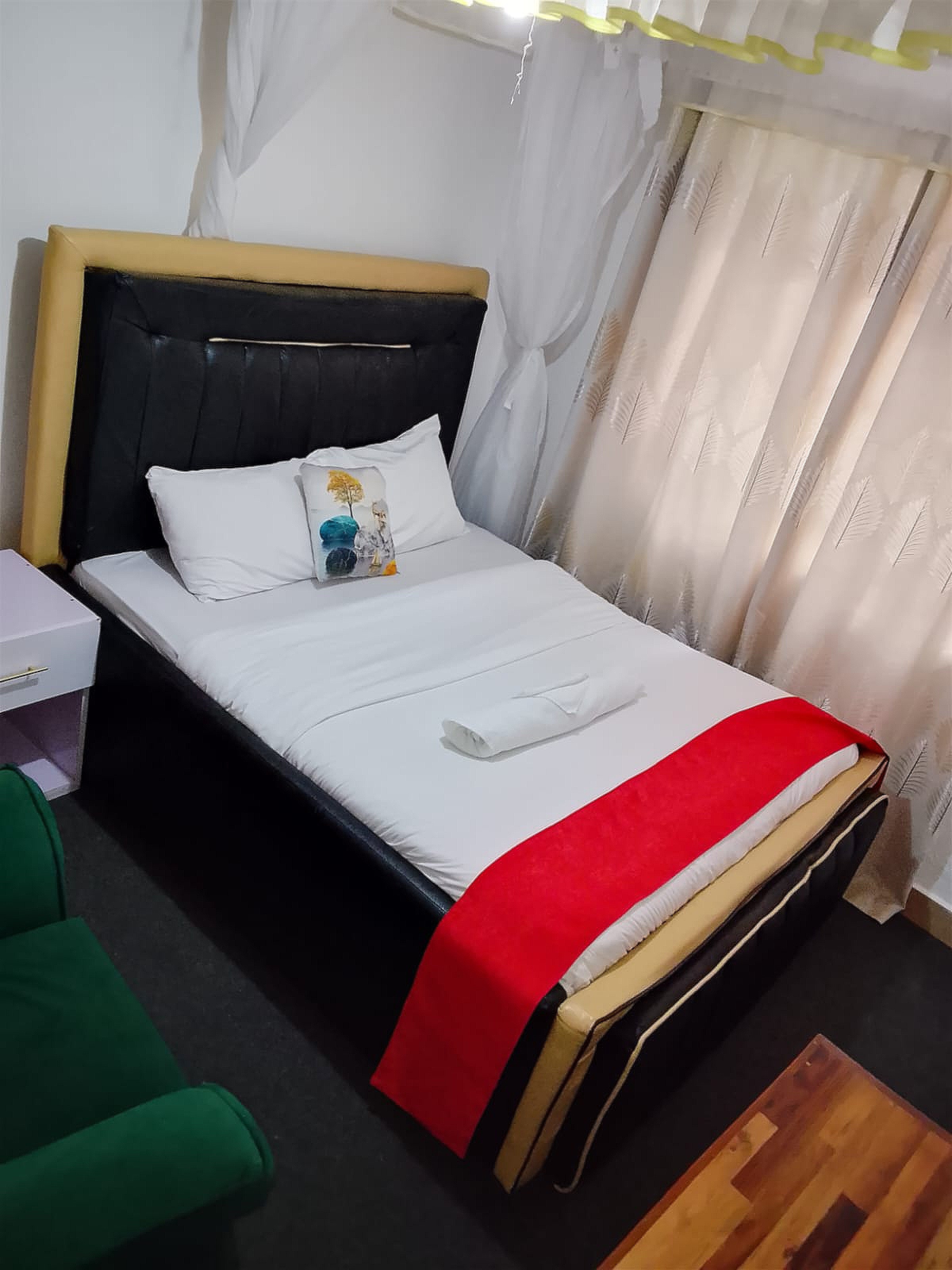 Room 003/ Elgon
